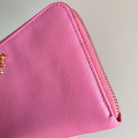 Authentic Prada Saffiano zippy wallet - Picture 7 of 16